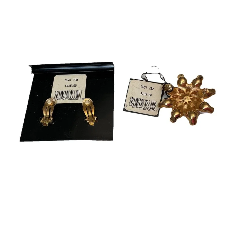 BIG FLOWER WHITE SWAROVSKI CRYSTAL GOLD CLIP SWAN MARK CLIP ON EARRINGS & BROOCH